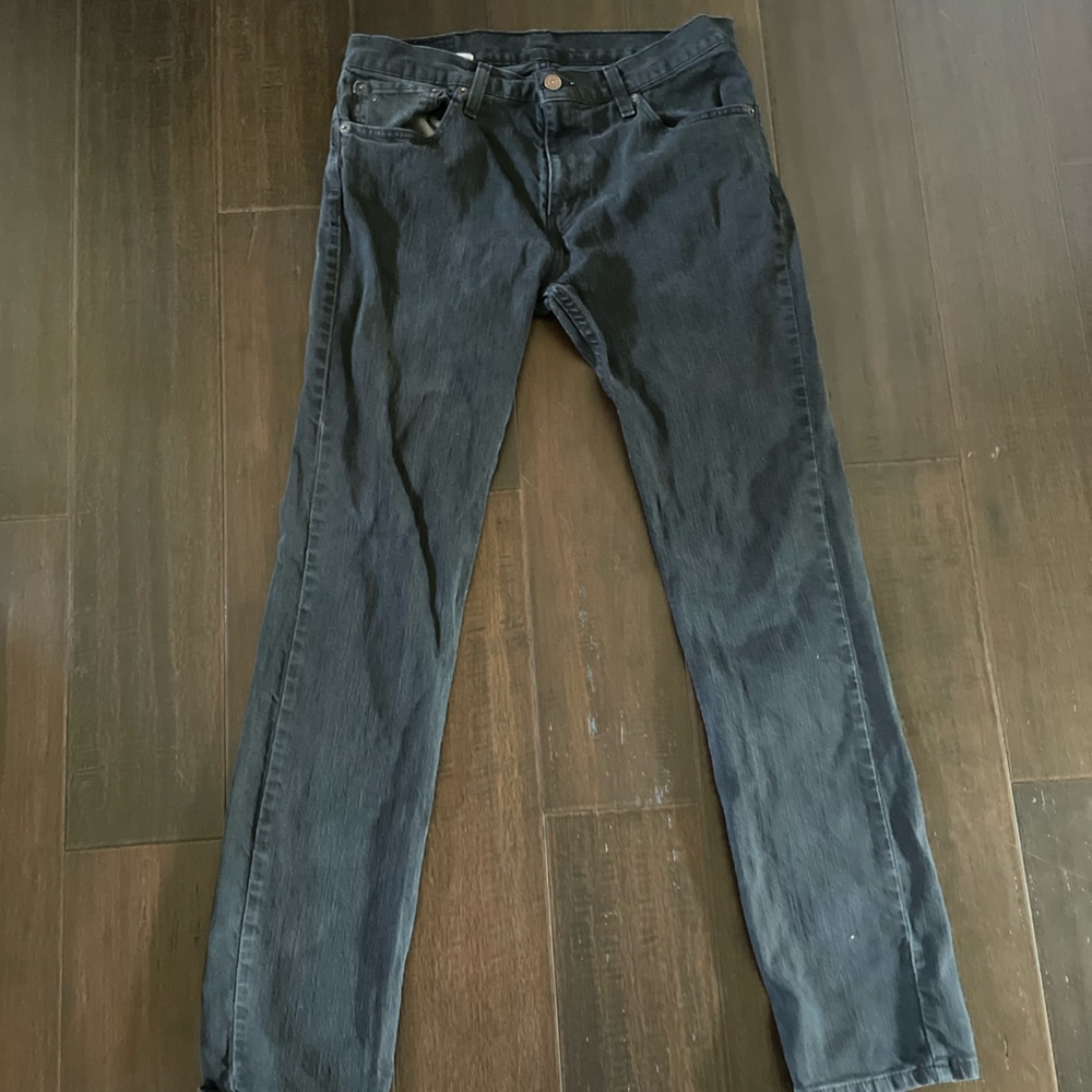 Black Levi’s jeans
